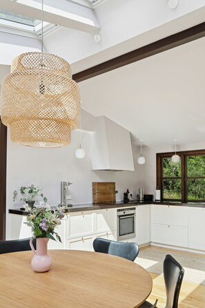 Microwave, oven, dishwasher, coffee/tea maker - Architect designed with two wings by Tisvilde Hegn (Tisvildeleje)