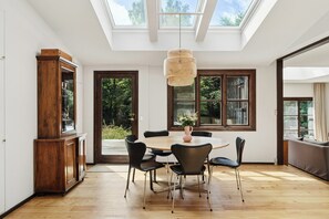 Dining - Architect designed with two wings by Tisvilde Hegn (Tisvildeleje)