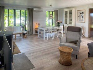 TV, fireplace - Newly renovated house in the middle of Blokhus (Blokhus)