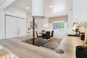 Dining - 4BDR Family Home by Lapland Host (Rovaniemi)