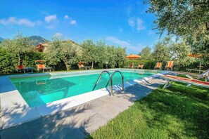 Pool - Apartment with pool and private terrace in Tuscany (Colle di Compito)