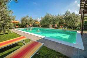 Pool - Apartment with pool and private terrace in Tuscany (Colle di Compito)