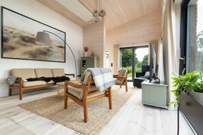 TV, fireplace - Holiday home among apple trees near the Baltic Sea (Behrensdorf)
