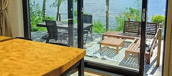 Cottage avec vue sur le lac et activités nautiques au bord du lac Storsjön
