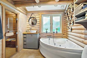 Bathroom - Log cabin near Mariager Fjord (Hadsund)