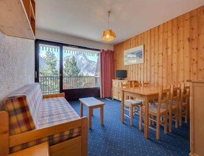 Apartment | Living room - Slope-side Apartment With Balcony Views (Les Deux Alpes)