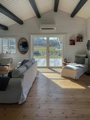 Living area - Traditional summer house near Blokhus beach (Blokhus)