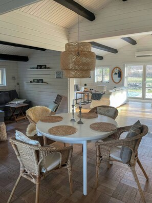 Dining - Traditional summer house near Blokhus beach (Blokhus)
