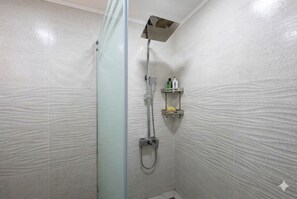 Hair dryer, towels, toilet paper - Modern Apartment in Alfraganus  Rent Car & Moto (Tashkent)
