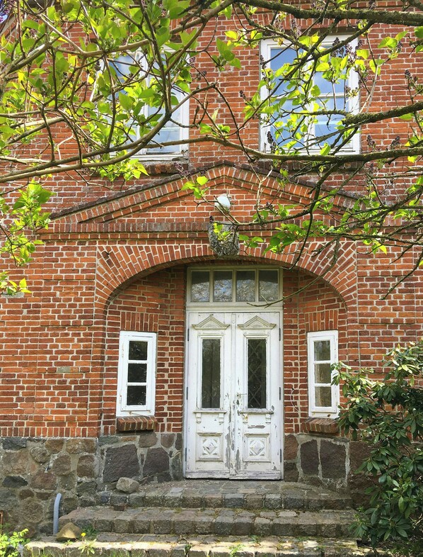 Exterior detail - Artist's studio house in Aukrug Nature Park (Meezen)