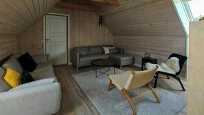 TV - Renovated farmhouse with starry sky views (Barrit)