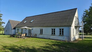 Exterior - Renovated farmhouse with starry sky views (Barrit)