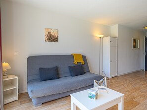 Living room - Cozy Apartment Stay Near Vannes (Plescop)