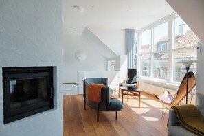TV, fireplace - Enjoy sea views in this Skagen beach summer house (Skagen)