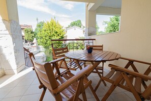 Outdoor dining - Chrysanthos Maisonette by RentalsPro - Siviri Halkidiki (Siviri)
