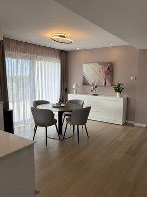 Dining - Luna Villas Selene by RentalsPro - Portaria Beach (Nea Moudania)