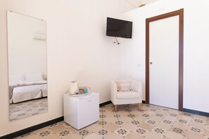 Habitación triple Confort, patio | Interior