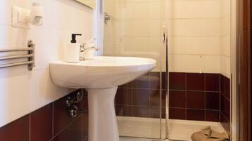 Comfort Double Room, Patio, Courtyard View | Bathroom | Shower, hair dryer, towels, soap