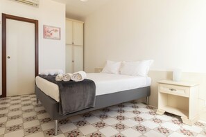 Habitación doble Confort, patio, vista al patio | Wifi gratis 
