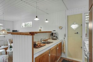Oven, coffee/tea maker - Charm and idyll in Hou (Hals)