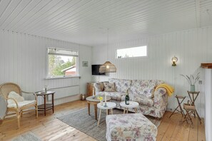 TV - Charm and idyll in Hou (Hals)