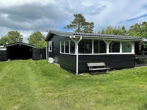 Exterior - Charm and idyll in Hou (Hals)