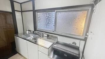 House, 3 Bedrooms, Non Smoking | Private kitchen | Mini-fridge, microwave, stovetop, cookware/dishes/utensils