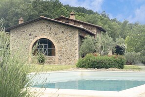 Pool - Panoramic villa between Umbria and Tuscany (San Leo Bastia)