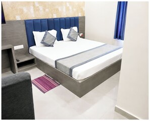 Kamar Double Deluks, AC | Seprai antialergi, meja kerja, kedap suara, dan Wi-Fi gratis