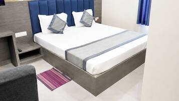 Deluxe tweepersoonskamer, airconditioning | Hypoallergeen beddengoed, een bureau, geluiddichte muren, gratis wifi