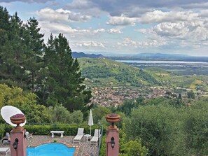 Pool - Historic villa with lake and sea views (Massarosa)