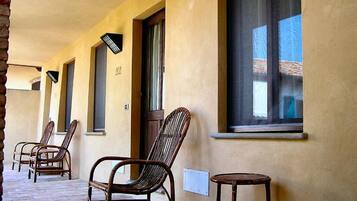 Chambre Standard, balcon, vue cour intérieure | Terrasse/Patio