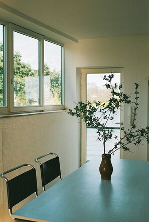 Dining - Bauhaus studio with Havel river views in Werder (Werder (Havel))