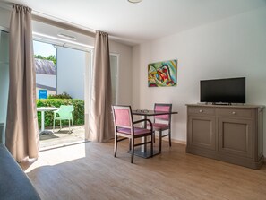 Apartment | Dining - Decent Stay in Art Village With Terrace (Pont-Aven)