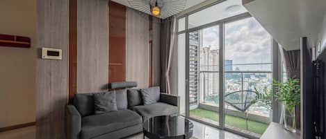 Deluxe Apartment, 2 Bedrooms, Balcony | Living area
