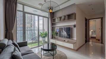 Deluxe Apartment, 2 Bedrooms, Balcony | Living area