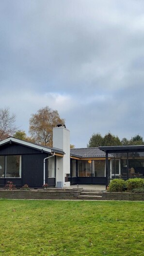Exterior - Newly renovated house near beach in Hornbæk (Hornbæk)
