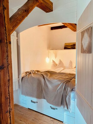Free WiFi - Charming garden apartment in an old thatched house (Steinberg)