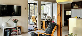 Charmigt familjehus nära stranden