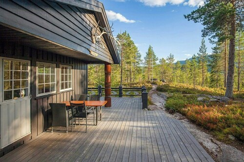 Authentic cabin at the foot of Andersnatten