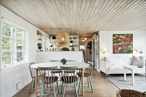 Dining - Stay near nature and attractions on Helgenæs (Knebel)