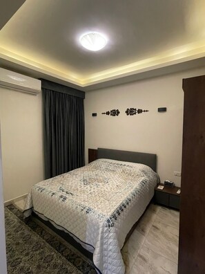 1 bedroom, iron/ironing board, Internet, bed sheets - Beachfront Luxury Apartment in Selena Bay 5 Pools, Private Beach and Kitesurfing (Hurghada 2)