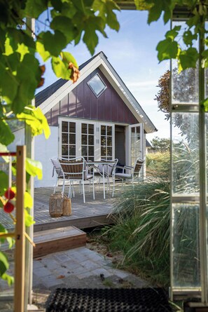 Outdoor dining - Historic fisherman's gem with twist in Klitmøller (Thisted)