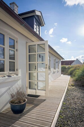 Exterior detail - Historic fisherman's gem with twist in Klitmøller (Thisted)