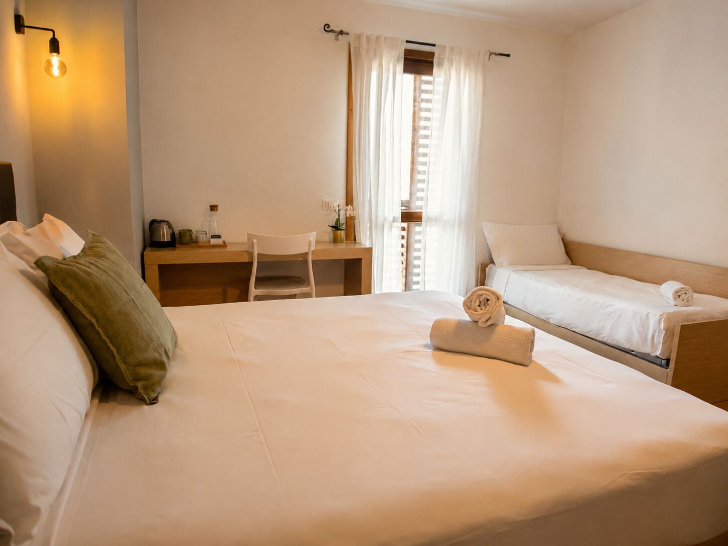 Standard-Doppelzimmer, Bergblick | Schreibtisch