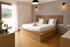 Superior-Doppelzimmer, Bergblick | Schreibtisch