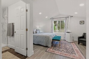 Room - Vrbo Property (Burien)