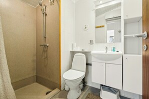 Bathroom - Cottage near forest and beach (Glesborg)
