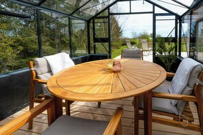 Outdoor dining - Holiday home with field views near Tisvilde beach (Vejby)