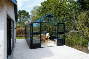 Outdoor dining - Holiday home with field views near Tisvilde beach (Vejby)
